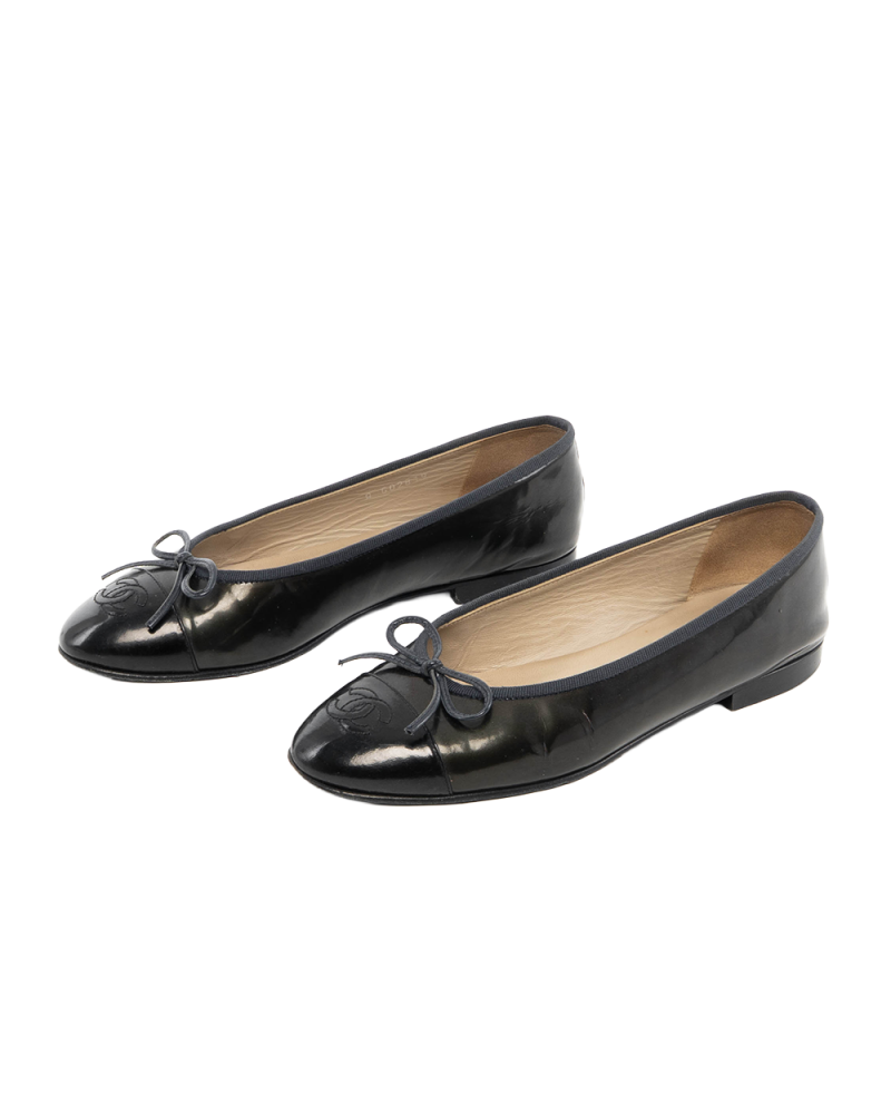 CHANEL BALLERINA FLATS 38 BLACK NAVY VERNIS 5520