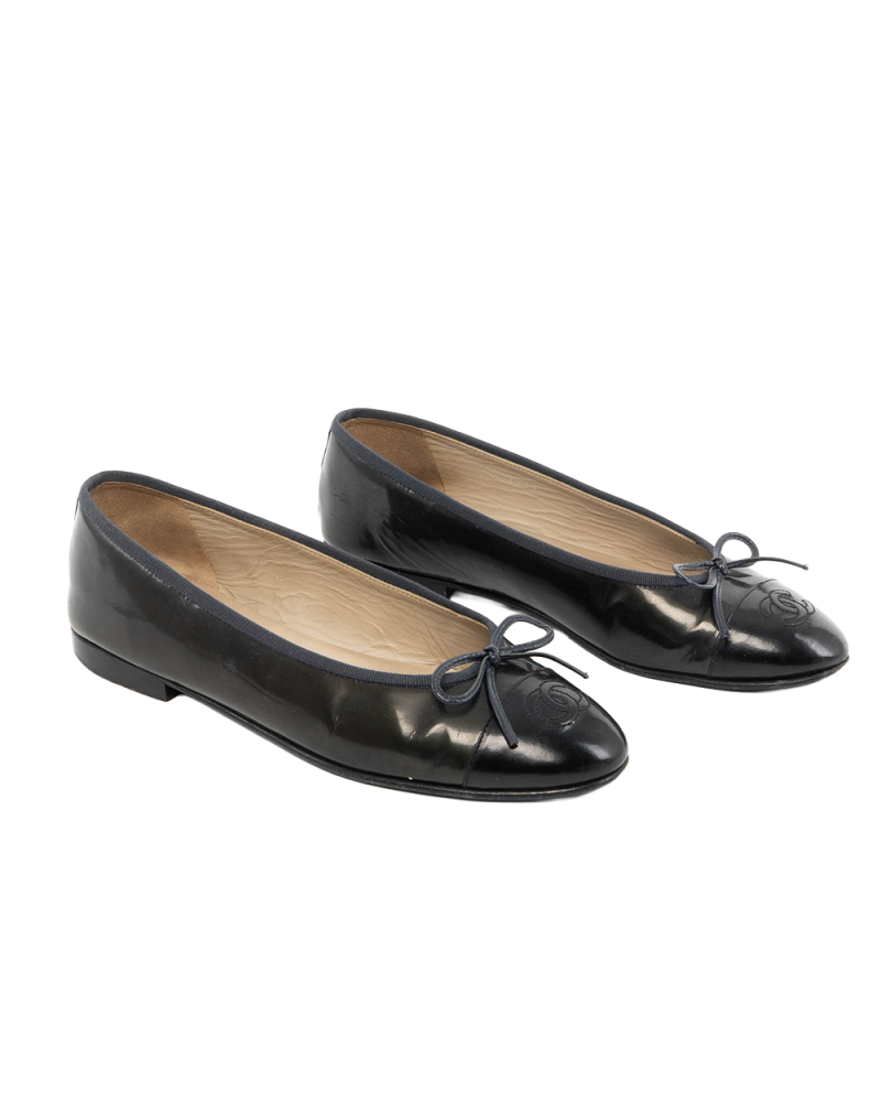 CHANEL BALLERINA FLATS 38 BLACK NAVY VERNIS 5521
