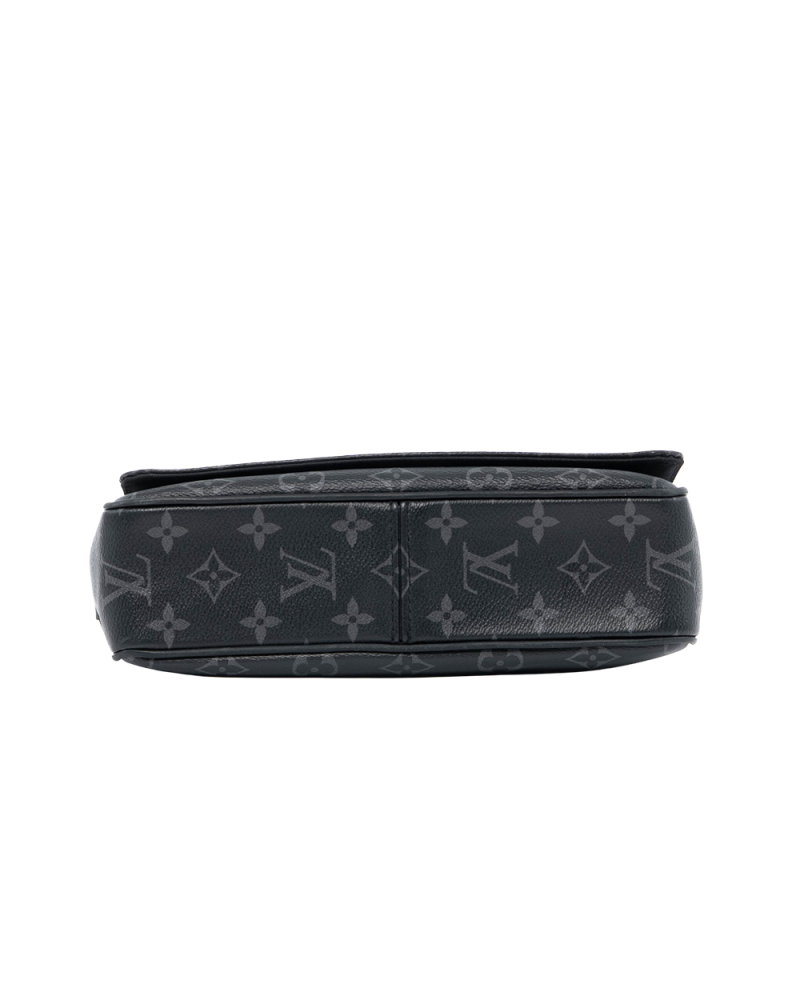 LV DISTRICT MESSENGER PM ECLIPSE MONOGRAM CANVAS SHW MICROCHIP 0506